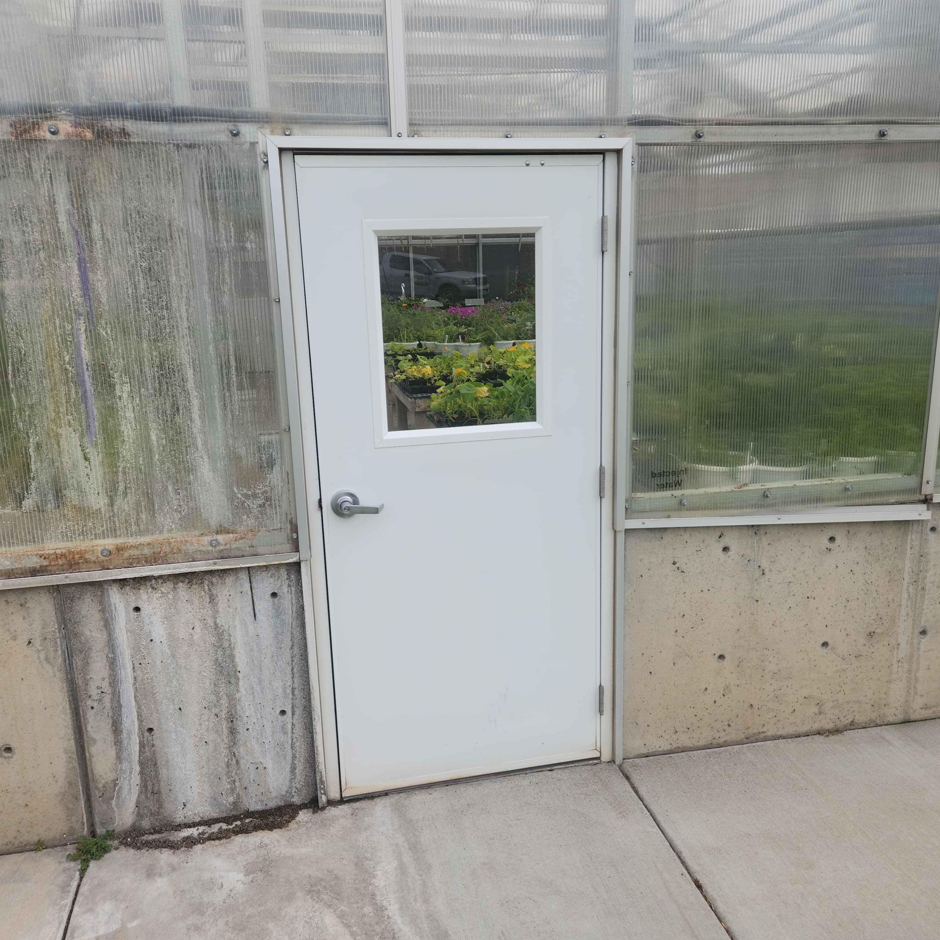 How to Build a Raised Bed for Utah (Vole-Proof & Alkaline-Ready)